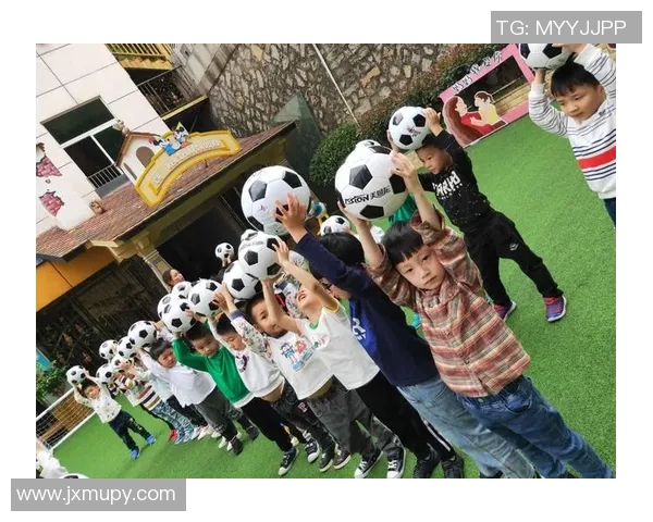 《小小足球星带你探索青少年足球梦想的起航与成长历程》