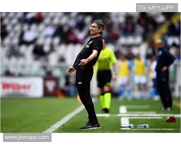 围绕史上最差足球球星展开的荒诞故事与球场尴尬瞬间揭秘 围绕史上最差足球球星展开的荒诞故事与球场尴尬瞬间揭秘