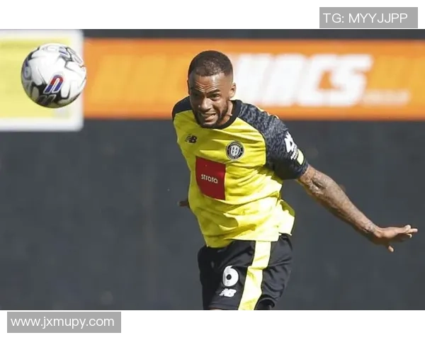 哈罗盖特镇足球队球星风采揭秘：从赛场到生活的多面人生